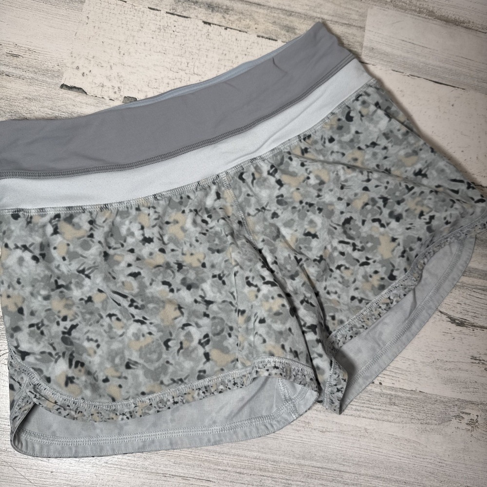 Lululemon Athletica Grey Shorts Lined 4.5" Inseam Back Pocket Size 2